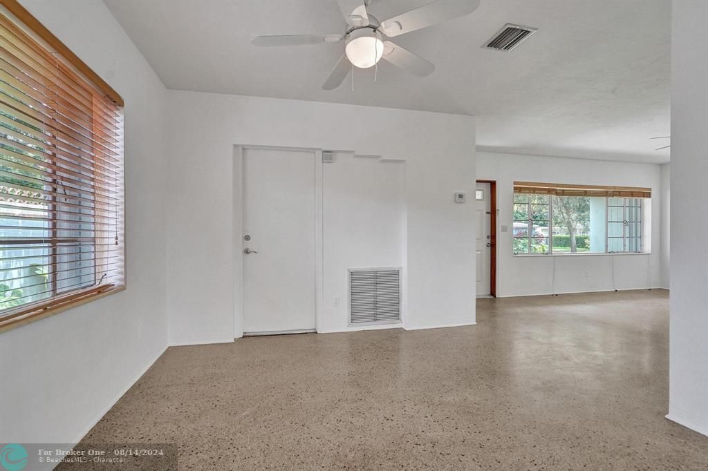 For Sale: $549,000 (2 beds, 1 baths, 1156 Square Feet)