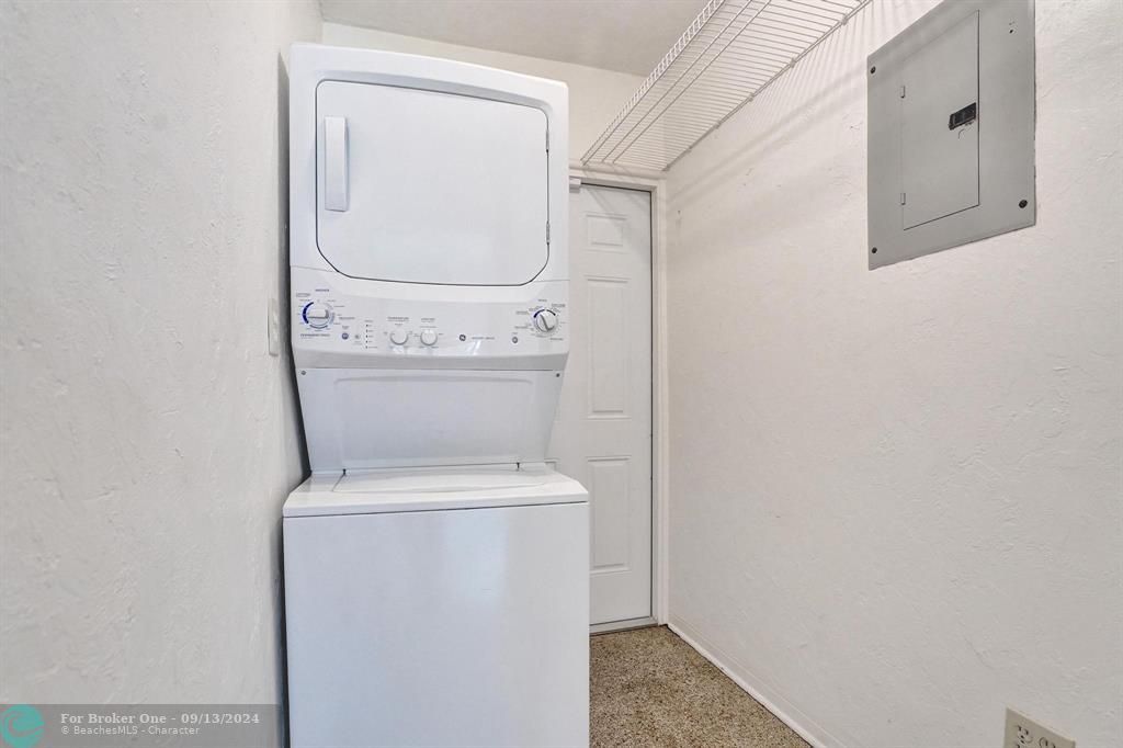 For Sale: $549,000 (2 beds, 1 baths, 1156 Square Feet)