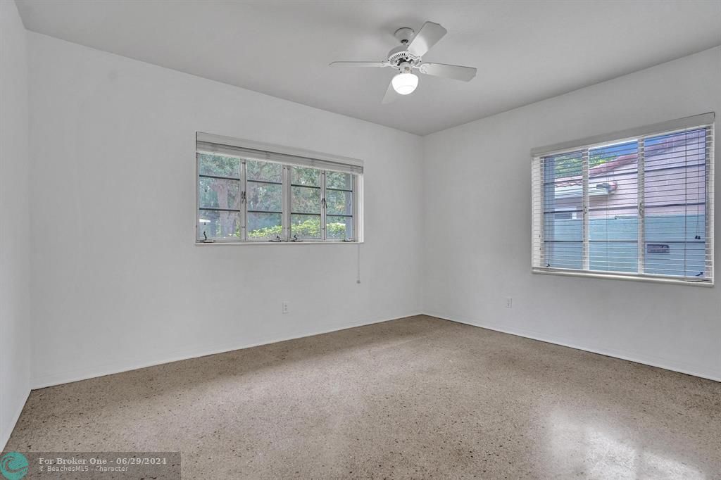 For Sale: $549,000 (2 beds, 1 baths, 1156 Square Feet)