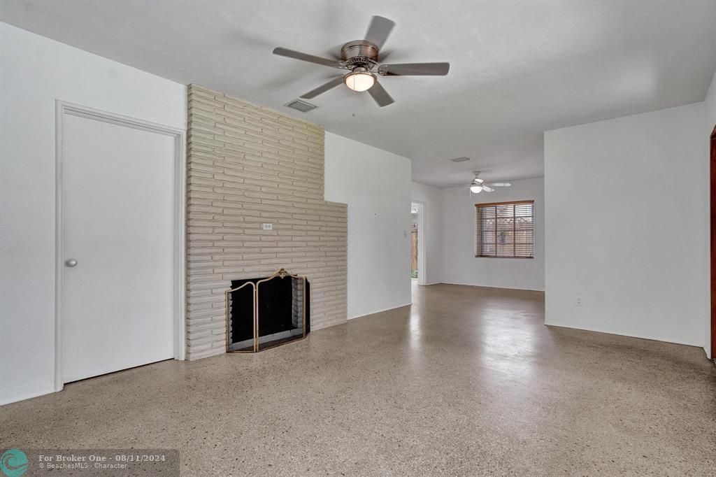 For Sale: $549,000 (2 beds, 1 baths, 1156 Square Feet)