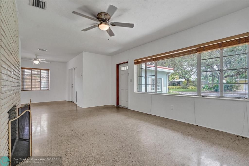 For Sale: $549,000 (2 beds, 1 baths, 1156 Square Feet)