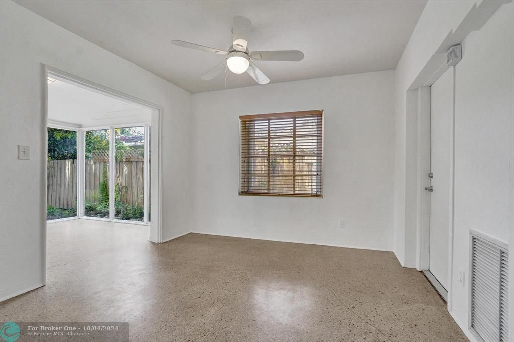 For Sale: $549,000 (2 beds, 1 baths, 1156 Square Feet)