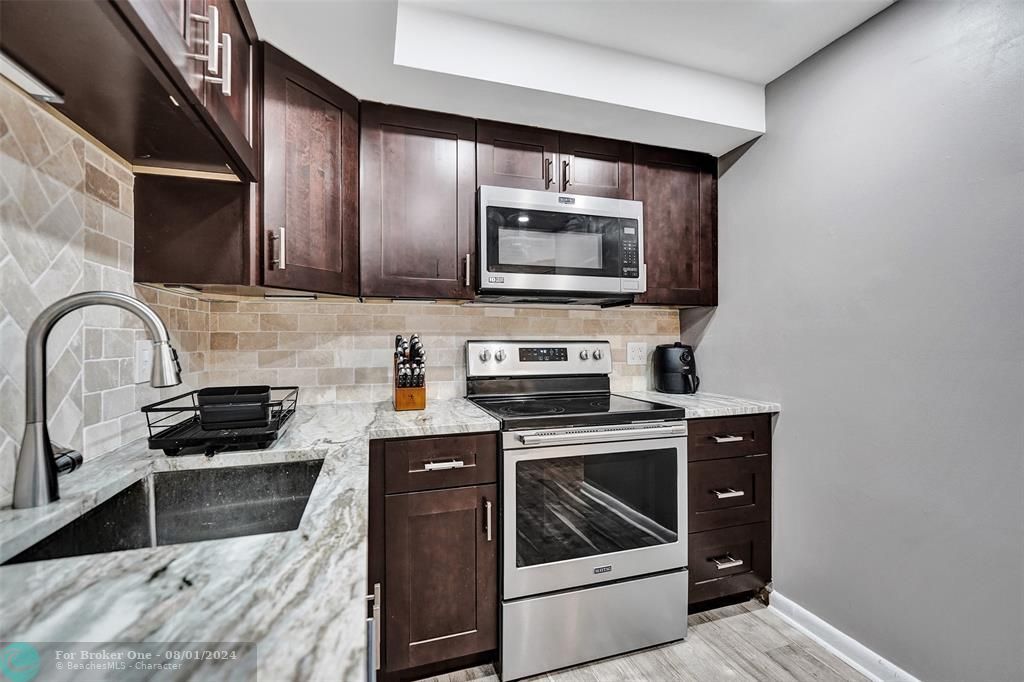 For Sale: $395,000 (2 beds, 2 baths, 1145 Square Feet)