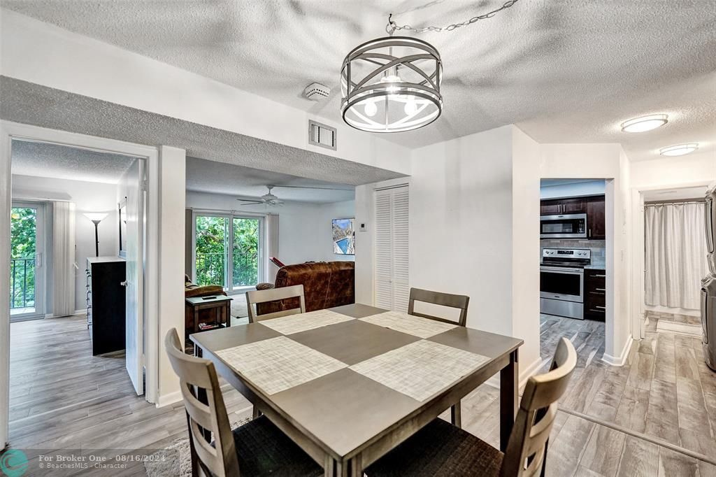 For Sale: $395,000 (2 beds, 2 baths, 1145 Square Feet)