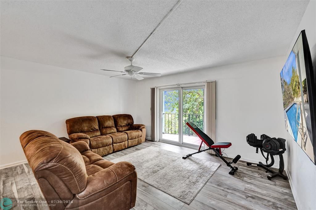 For Sale: $395,000 (2 beds, 2 baths, 1145 Square Feet)