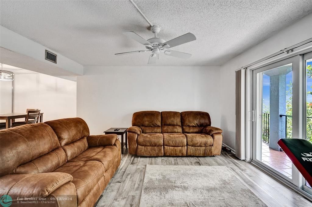 For Sale: $395,000 (2 beds, 2 baths, 1145 Square Feet)