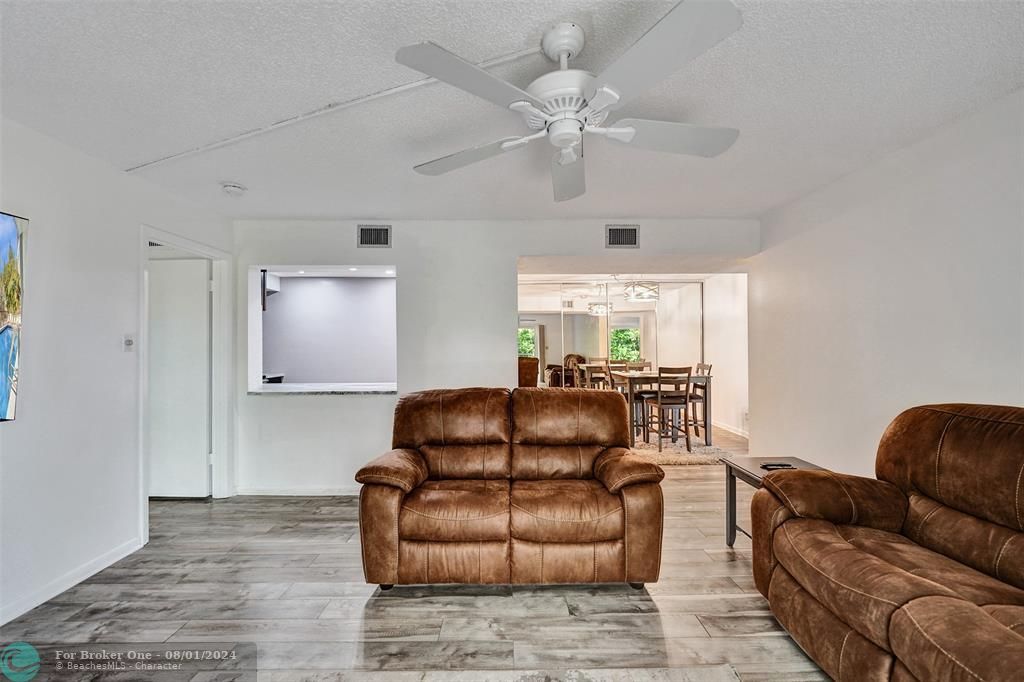 For Sale: $395,000 (2 beds, 2 baths, 1145 Square Feet)