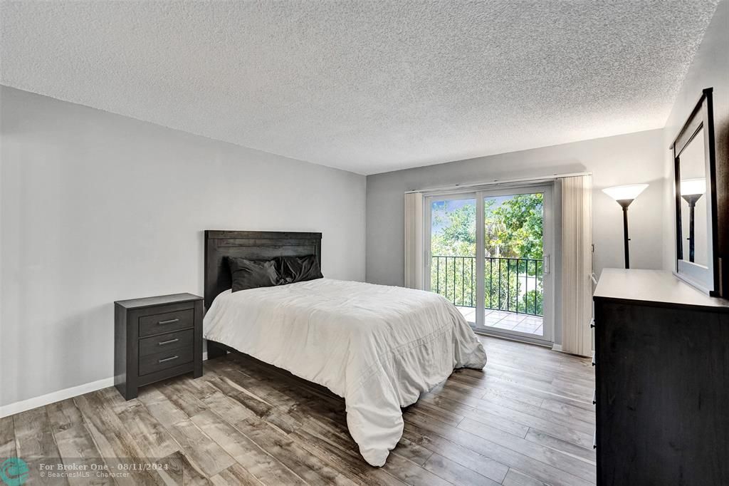 For Sale: $395,000 (2 beds, 2 baths, 1145 Square Feet)