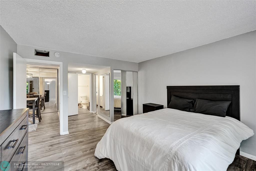 For Sale: $395,000 (2 beds, 2 baths, 1145 Square Feet)