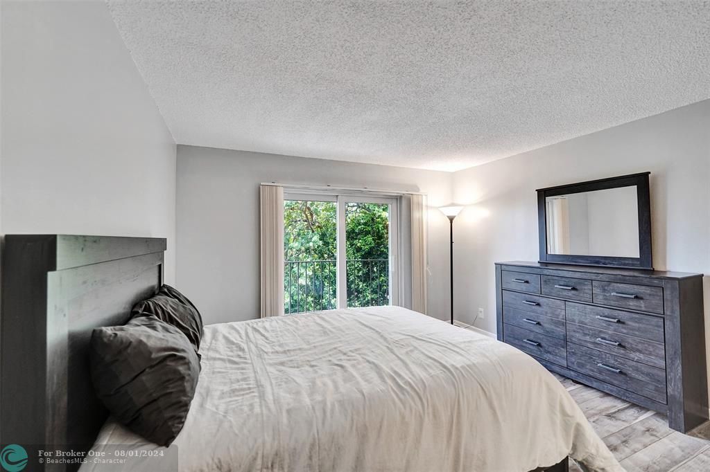 For Sale: $395,000 (2 beds, 2 baths, 1145 Square Feet)