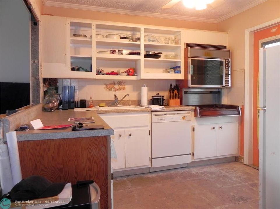 For Sale: $155,000 (2 beds, 2 baths, 990 Square Feet)