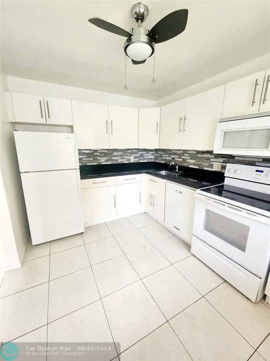 For Sale: $280,000 (2 beds, 2 baths, 1216 Square Feet)