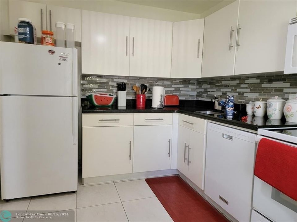 En Venta: $280,000 (2 camas, 2 baños, 1216 Pies cuadrados)