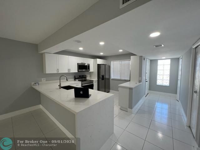 Active With Contract: $2,600 (2 beds, 2 baths, 1253 Square Feet)