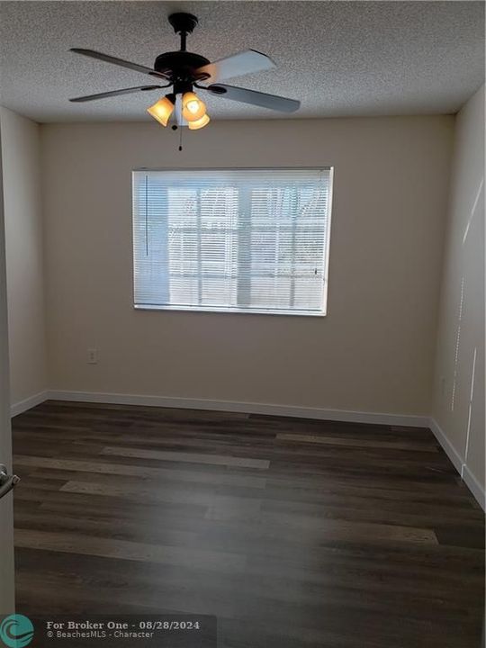 Recently Sold: $274,000 (2 beds, 2 baths, 981 Square Feet)