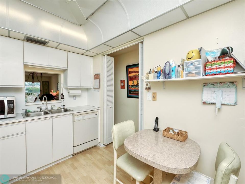 For Sale: $199,000 (2 beds, 2 baths, 1155 Square Feet)