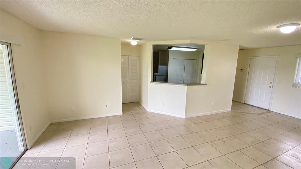 Active With Contract: $218,000 (2 beds, 2 baths, 1020 Square Feet)