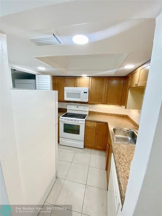 Active With Contract: $1,800 (2 beds, 2 baths, 845 Square Feet)