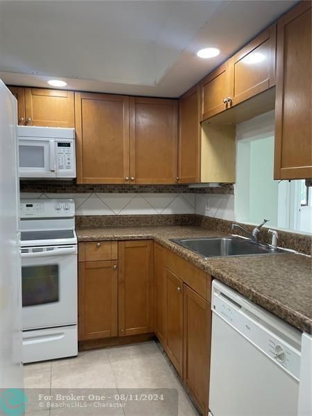 For Rent: $1,800 (2 beds, 2 baths, 845 Square Feet)