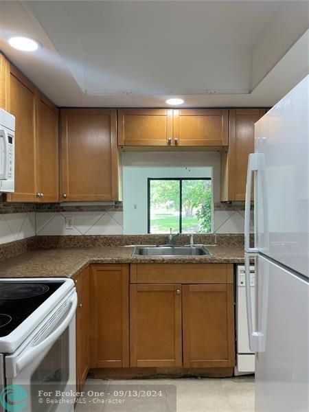 Active With Contract: $1,800 (2 beds, 2 baths, 845 Square Feet)