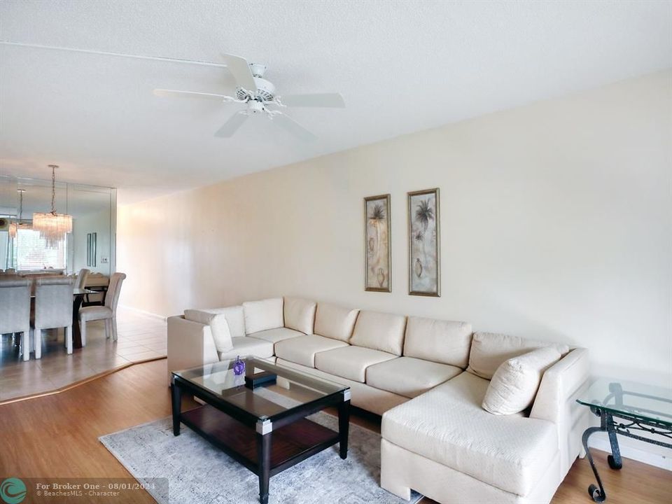 For Sale: $169,000 (2 beds, 2 baths, 1162 Square Feet)
