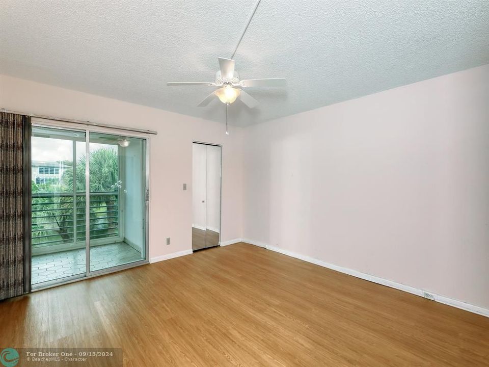 For Sale: $169,000 (2 beds, 2 baths, 1162 Square Feet)