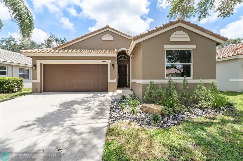 Active With Contract: $550,000 (3 beds, 2 baths, 1404 Square Feet)