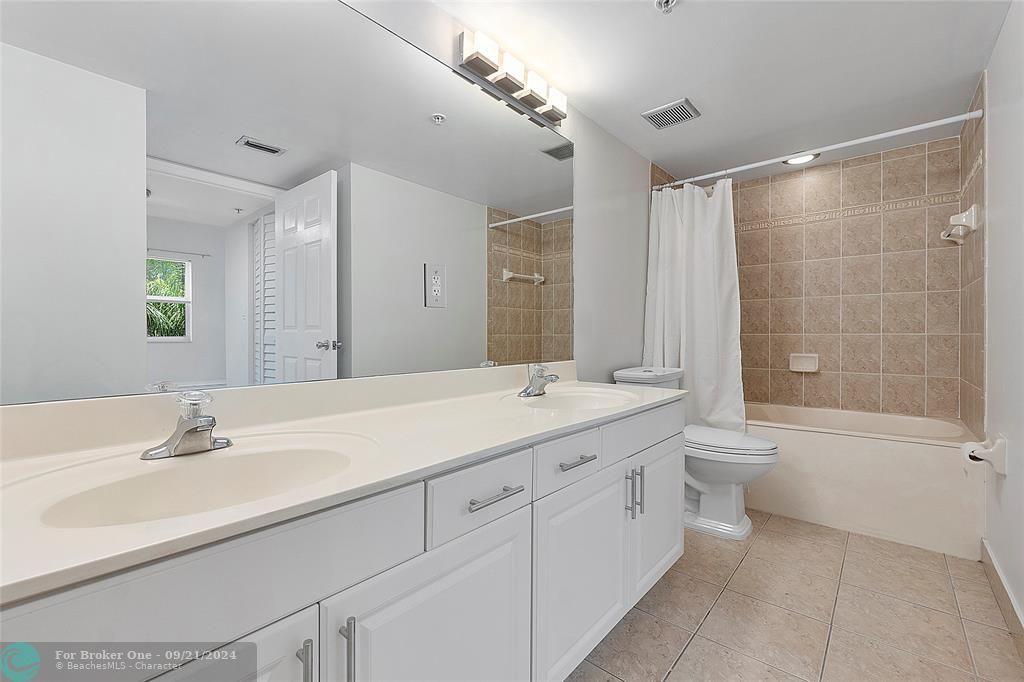 Active With Contract: $2,500 (2 beds, 2 baths, 1162 Square Feet)