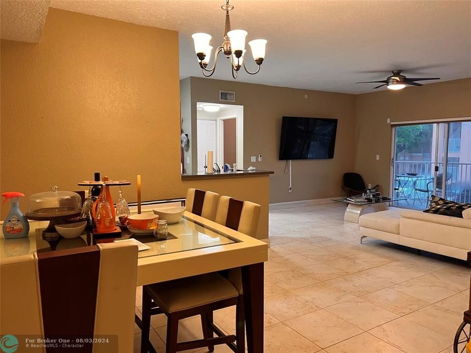 Active With Contract: $2,400 (2 beds, 2 baths, 1183 Square Feet)