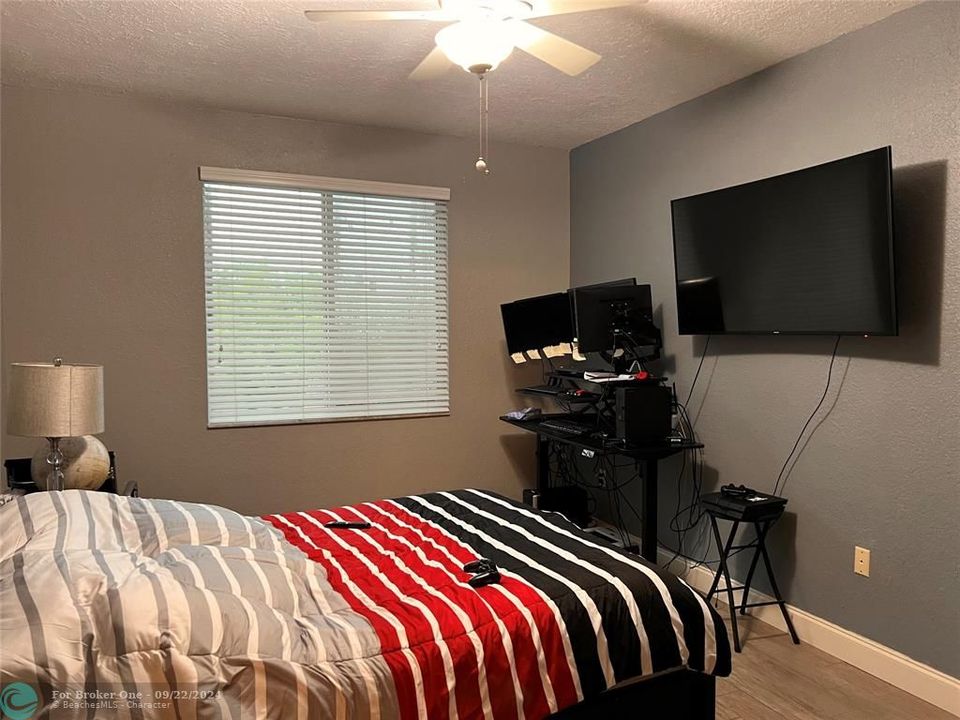 For Rent: $2,400 (2 beds, 2 baths, 1183 Square Feet)