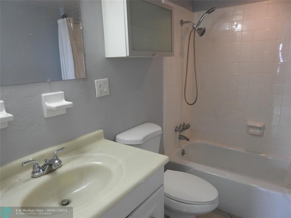 For Rent: $2,100 (2 beds, 2 baths, 1000 Square Feet)