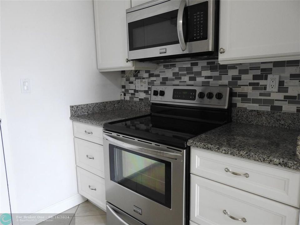 For Rent: $2,100 (2 beds, 2 baths, 1000 Square Feet)