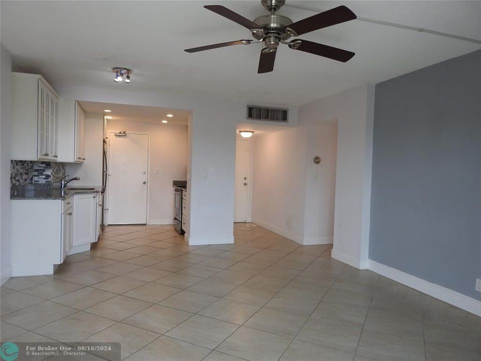 For Rent: $2,100 (2 beds, 2 baths, 1000 Square Feet)