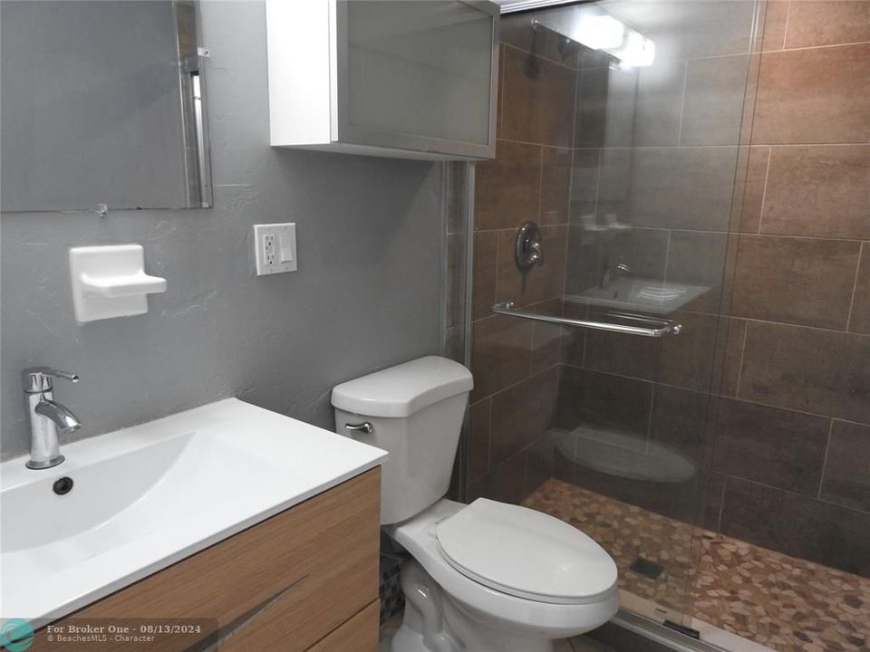 For Rent: $2,100 (2 beds, 2 baths, 1000 Square Feet)