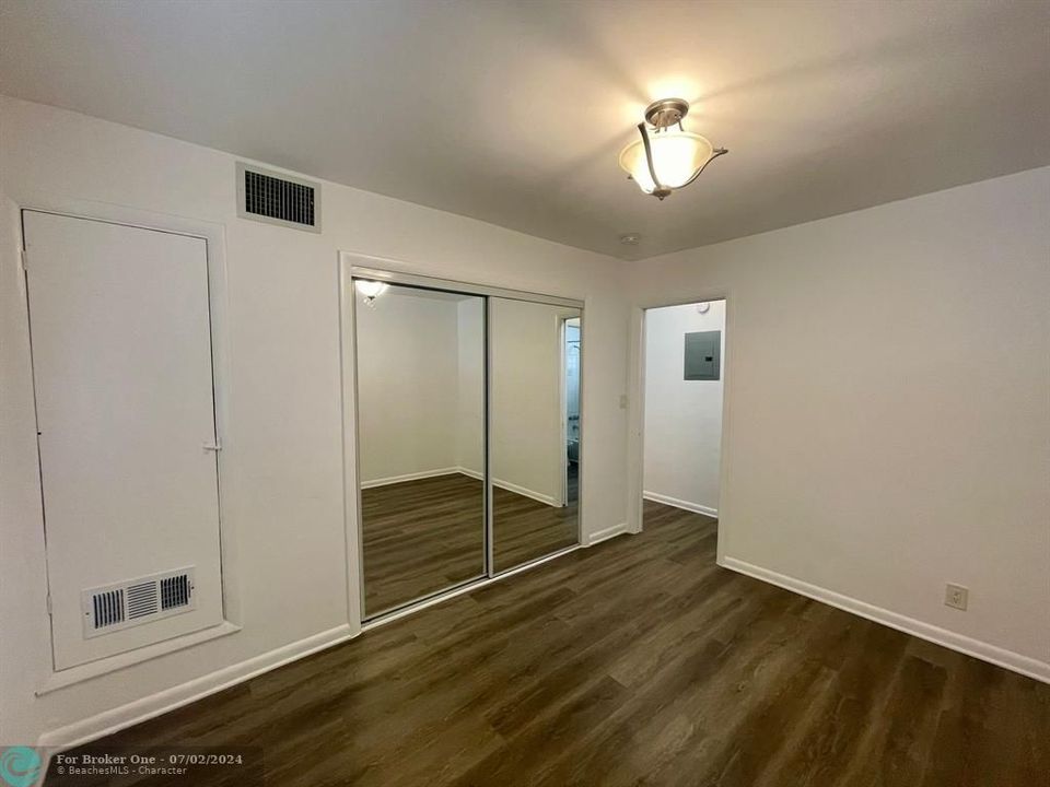 Recently Rented: $1,850 (1 beds, 1 baths, 2200 Square Feet)