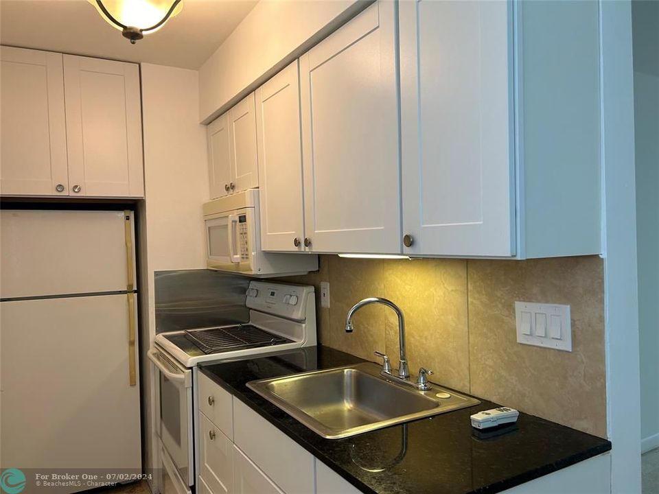 Recently Rented: $1,850 (1 beds, 1 baths, 2200 Square Feet)