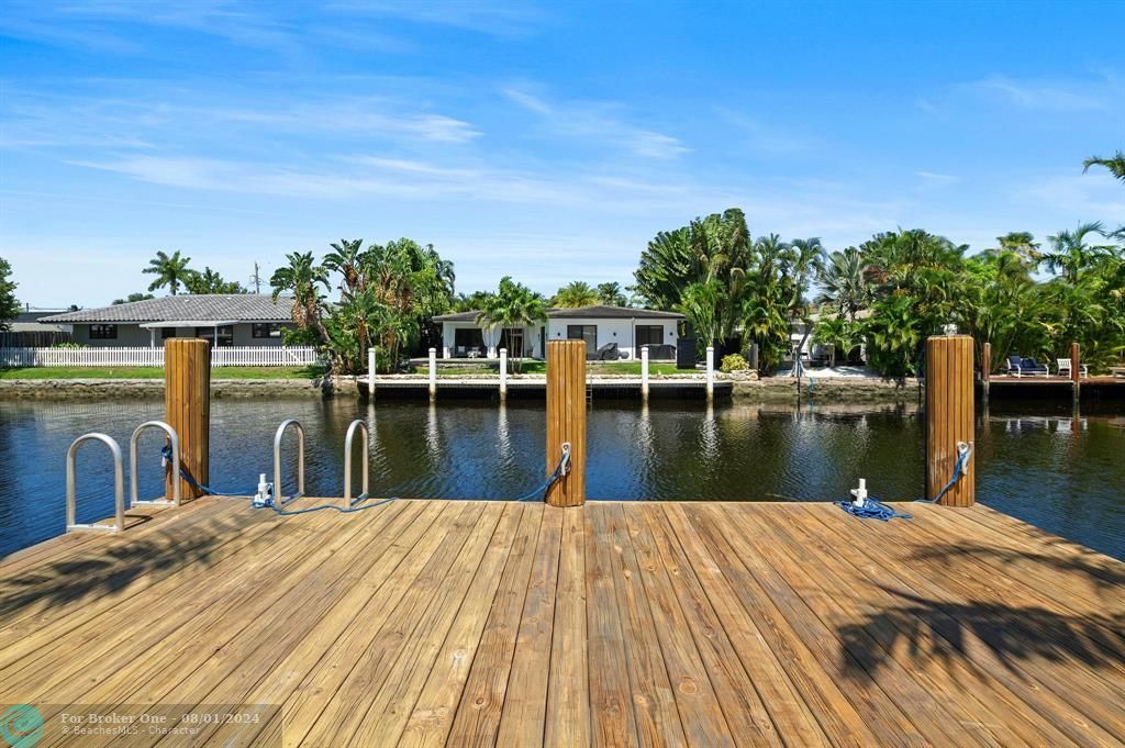 For Sale: $1,270,000 (3 beds, 2 baths, 1754 Square Feet)