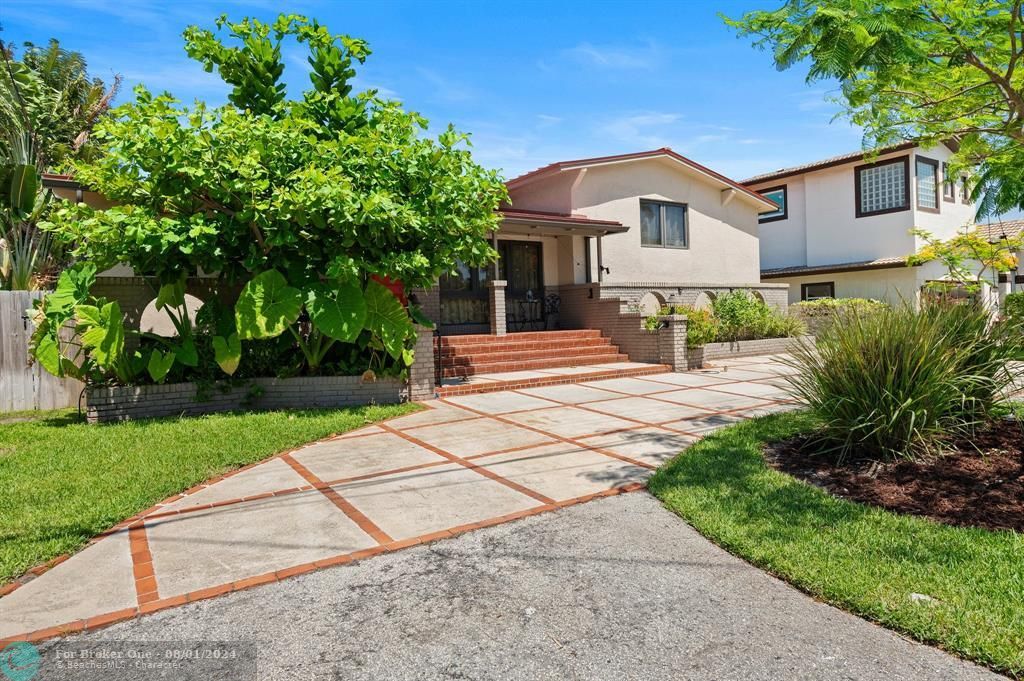 For Sale: $1,299,000 (3 beds, 2 baths, 1754 Square Feet)