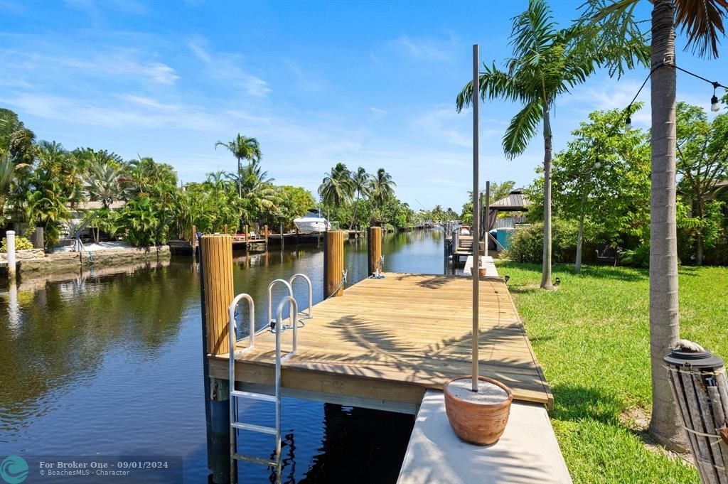 For Sale: $1,299,000 (3 beds, 2 baths, 1754 Square Feet)