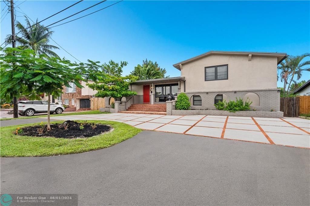 For Sale: $1,299,000 (3 beds, 2 baths, 1754 Square Feet)