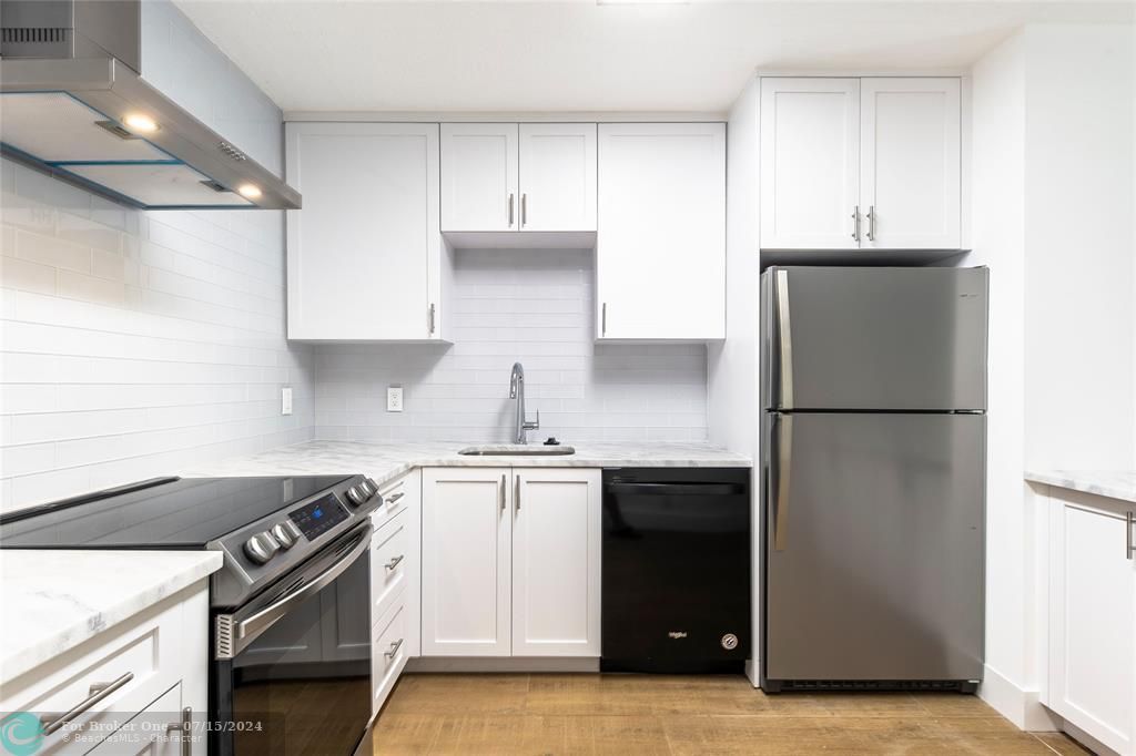 For Rent: $1,950 (1 beds, 1 baths, 625 Square Feet)