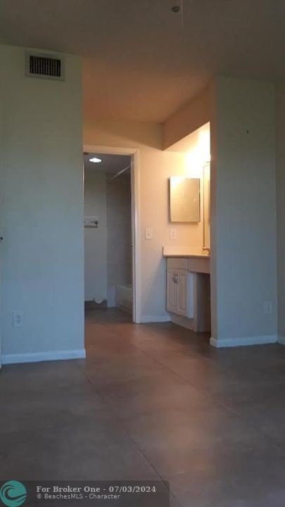 For Rent: $2,050 (2 beds, 2 baths, 1044 Square Feet)
