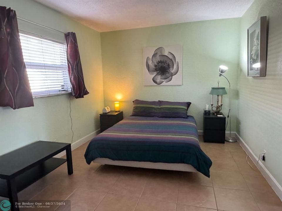 Active With Contract: $1,700 (1 beds, 1 baths, 598 Square Feet)