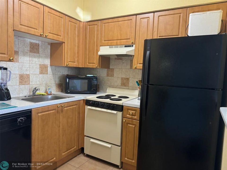 For Rent: $1,700 (1 beds, 1 baths, 598 Square Feet)