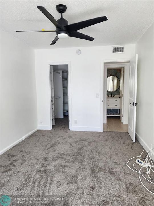 For Rent: $2,300 (2 beds, 1 baths, 840 Square Feet)