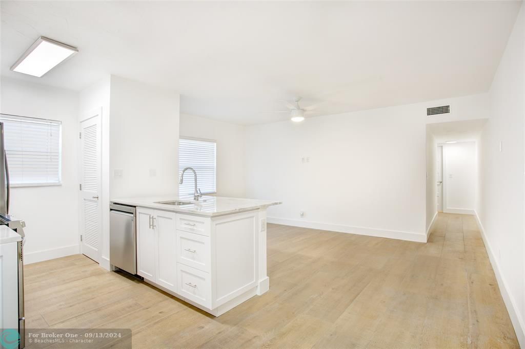 For Rent: $2,650 (2 beds, 1 baths, 790 Square Feet)