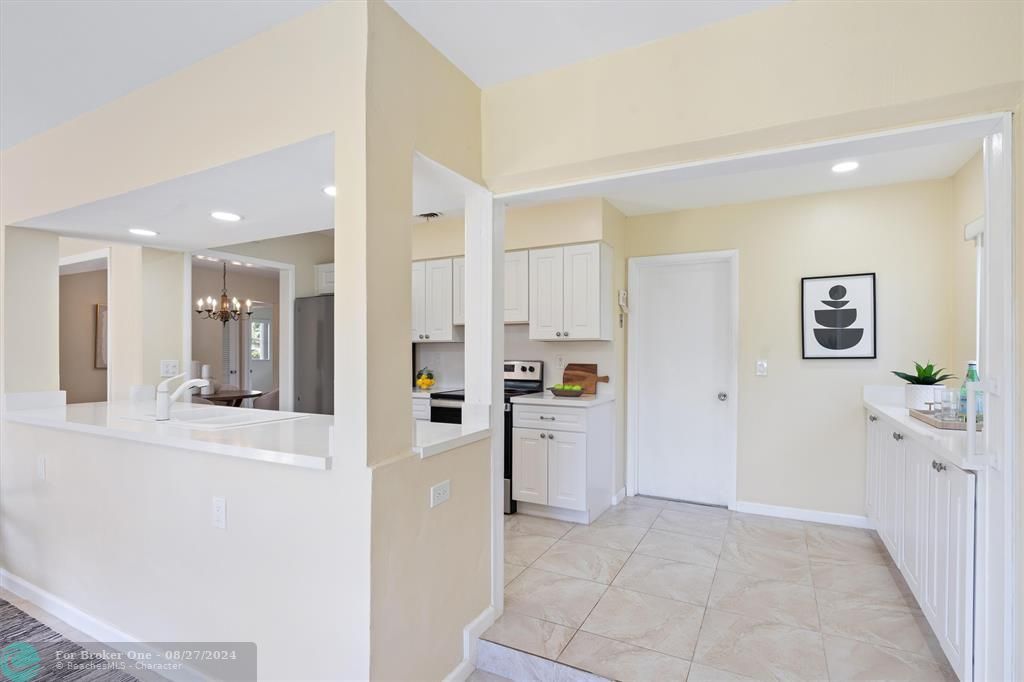 For Sale: $465,000 (2 beds, 1 baths, 1240 Square Feet)