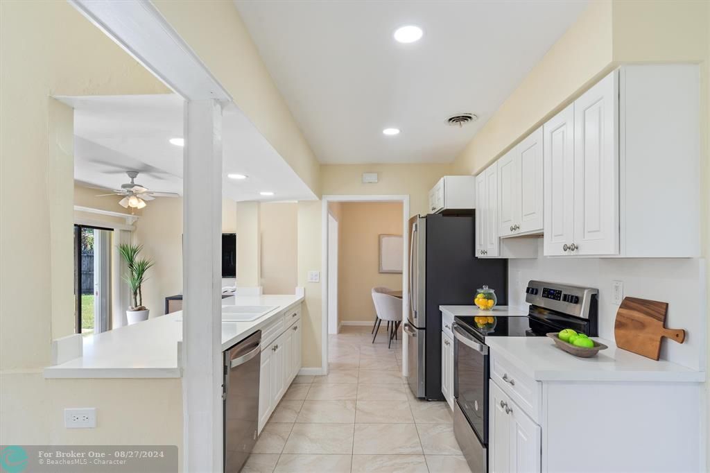 For Sale: $465,000 (2 beds, 1 baths, 1240 Square Feet)