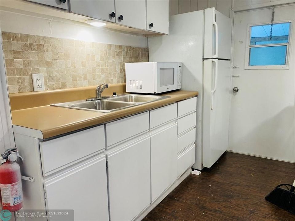 For Sale: $109,000 (3 beds, 1 baths, 1400 Square Feet)