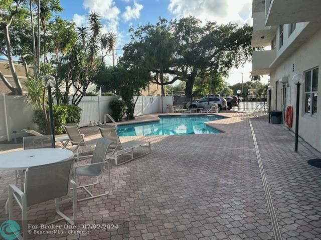 For Rent: $2,950 (2 beds, 2 baths, 1042 Square Feet)